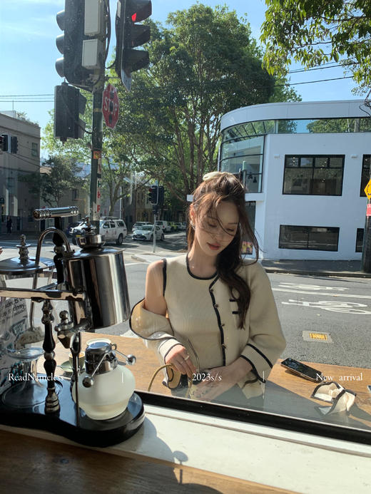 Read Nameless /香榭丽小香2件套针织上衣+设计师抽褶黑色半裙 商品图3