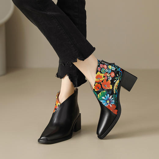 黑色民族风刺绣高跟短靴，秋冬小方头粗跟中跟靴女士马丁靴JJ-D8010 商品图1