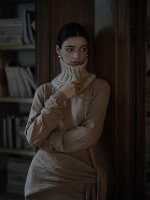 Hand Made Cream Neck Warmer 商品图1