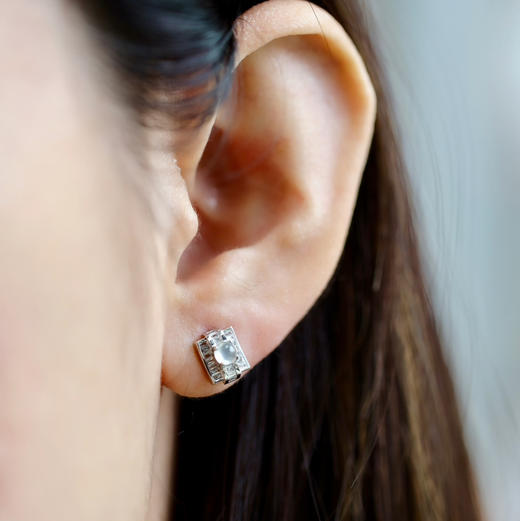 高冰种翡翠蛋面耳钉18k白金钻石镶嵌 商品图9