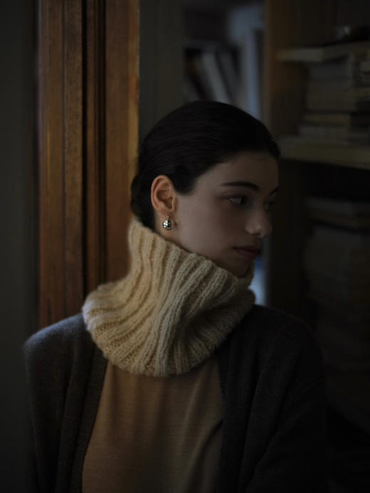 Hand Made Cream Neck Warmer 商品图9