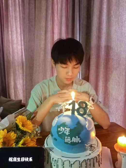 18岁成人礼 双层蛋糕（提前24小时预定） 商品图1