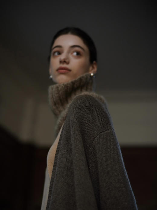 Hand Made Dark Oatmeal Neck Warmer 商品图7