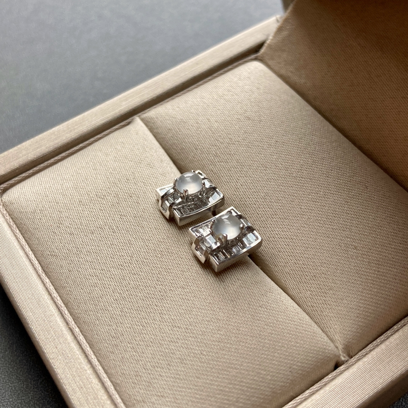 高冰种翡翠蛋面耳钉18k白金钻石镶嵌