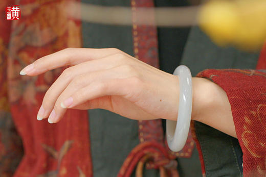和田烟青玉手镯  圈口：56mm 商品图2