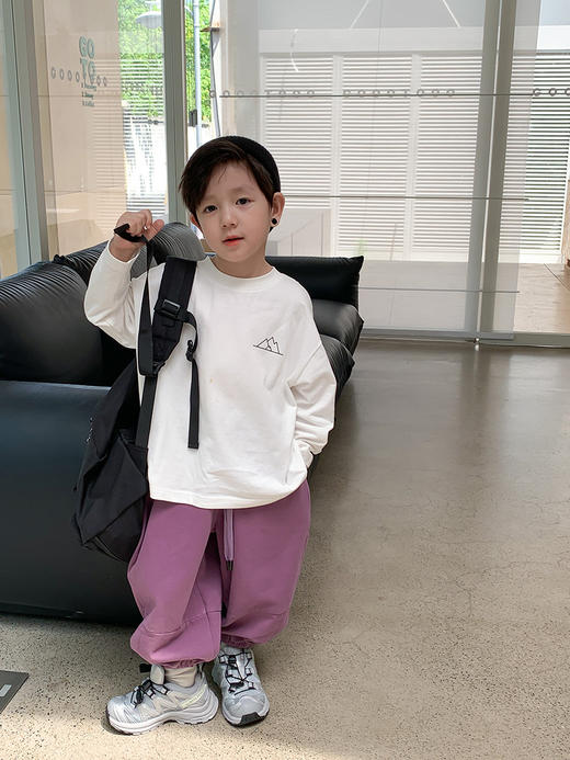 【工装裤的设计风格，时尚且舒适！】2023秋款舒适束脚长裤男女童宝宝宽松拼接贴标工装裤更具时尚感和个性化 商品图2