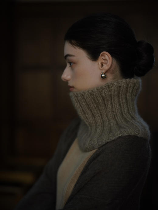 Hand Made Dark Oatmeal Neck Warmer 商品图1