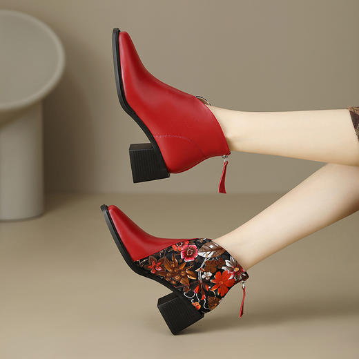 黑色民族风刺绣高跟短靴，秋冬小方头粗跟中跟靴女士马丁靴JJ-D8010 商品图6