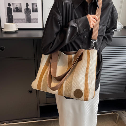 Safiya/索菲娅2023新款时尚托特包腋下包大容量女士手提单肩斜挎女包SF9151094Y 商品图2