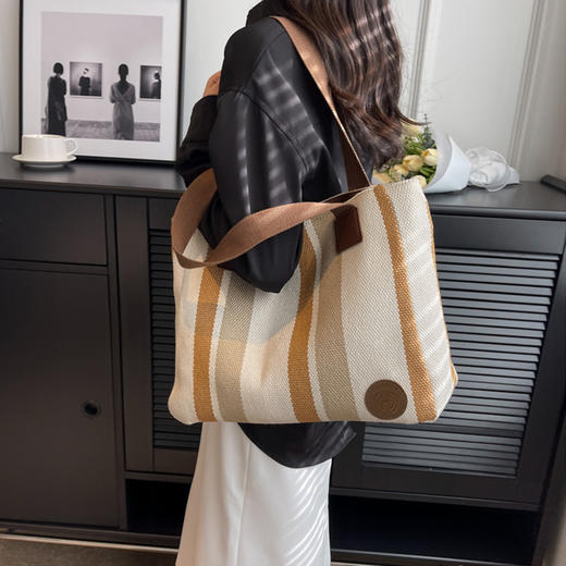 Safiya/索菲娅2023新款时尚托特包腋下包大容量女士手提单肩斜挎女包SF9151094Y 商品图10