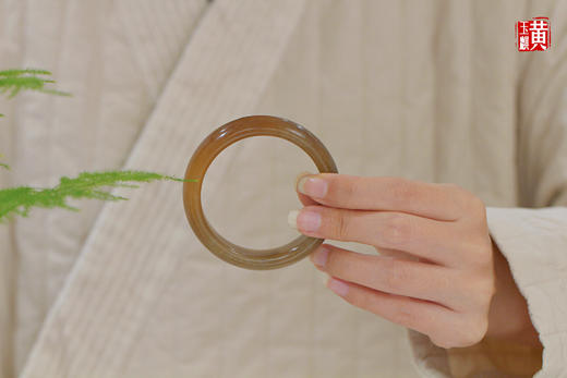 [ 思甜 ]  和田玉糖玉手镯 圈口：55mm 商品图1