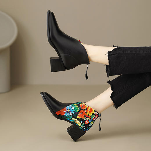 黑色民族风刺绣高跟短靴，秋冬小方头粗跟中跟靴女士马丁靴JJ-D8010 商品图2