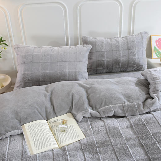 【自营】悠梦嘉居獭兔绒轻奢四件套天际灰4500g 商品图1