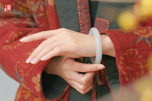 和田烟青玉手镯  圈口：56mm 商品图3