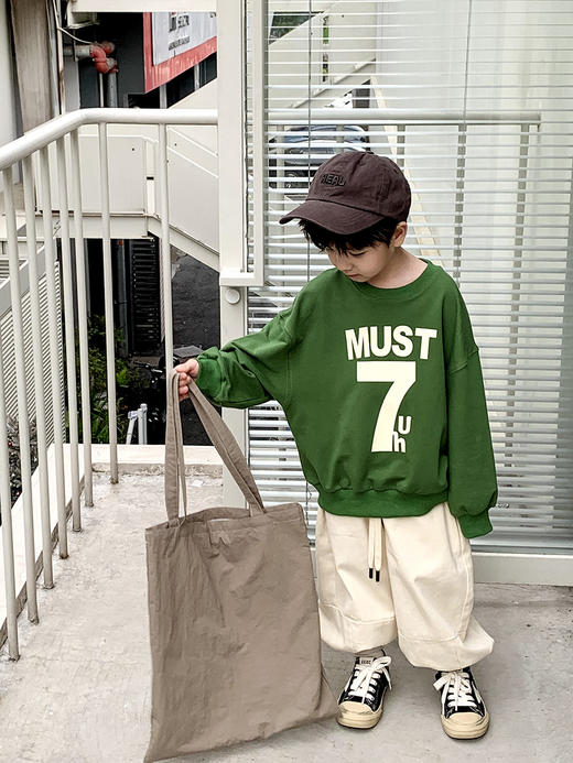 【工装裤的设计风格，时尚且舒适！】2023秋款舒适束脚长裤男女童宝宝宽松拼接贴标工装裤更具时尚感和个性化 商品图1