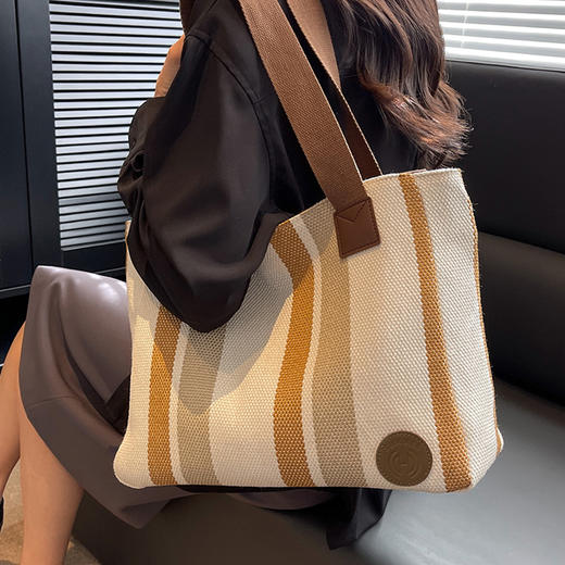 Safiya/索菲娅2023新款时尚托特包腋下包大容量女士手提单肩斜挎女包SF9151094Y 商品图1