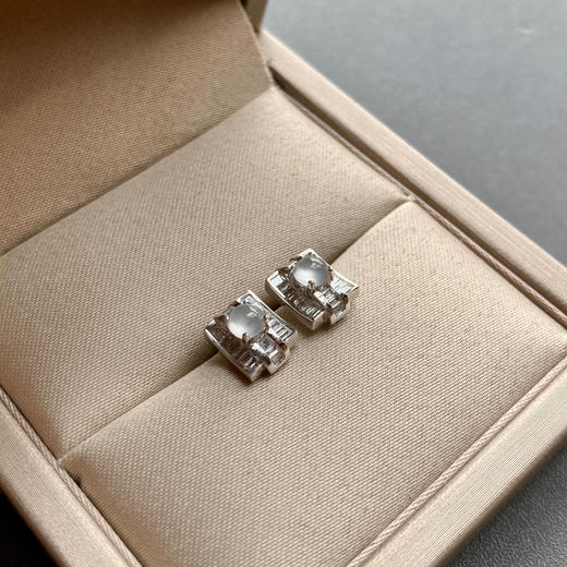 高冰种翡翠蛋面耳钉18k白金钻石镶嵌 商品图3