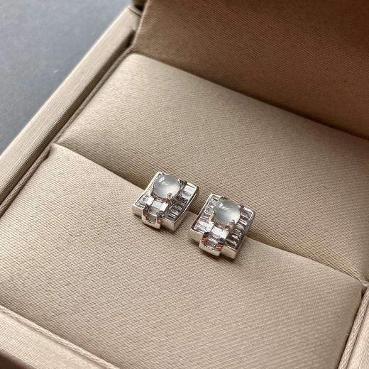 高冰种翡翠蛋面耳钉18k白金钻石镶嵌 商品图5