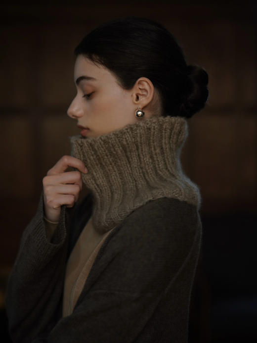 Hand Made Dark Oatmeal Neck Warmer 商品图4