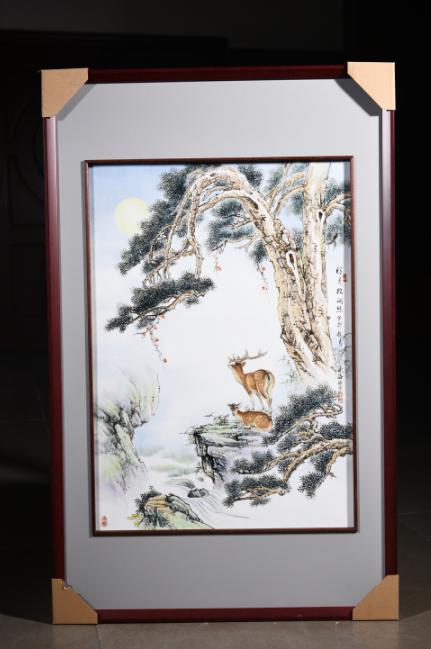 粉彩明月松间照瓷板 商品图0
