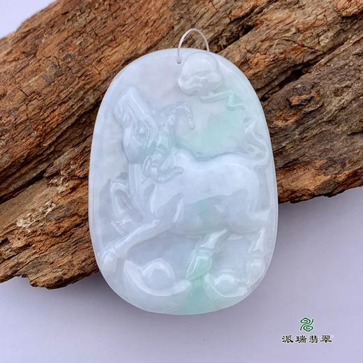 派瑞翡翠 翡翠挂件 糯种 浅绿 商品图0