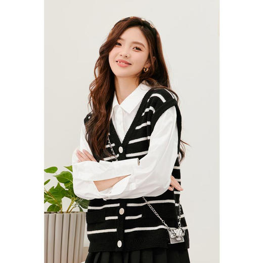 【严选】诗凡黎冬V领条纹时髦百搭针织衫SEA431301 商品图4