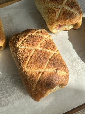 蒜香培根奶酪全麦包