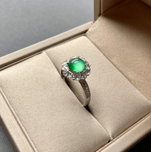 高冰种飘阳绿翡翠蛋面戒指18k白金钻石镶嵌 商品图4