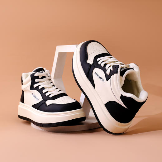 Safiya/索菲娅冬季加绒加厚百搭休闲拼色高帮运动板鞋 SF34112083 商品图1