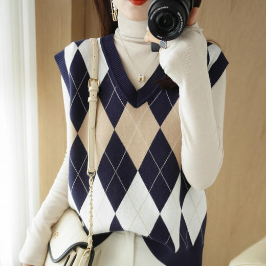 邢沐阳-针织菱形马甲2023秋冬新款复古潮流宽松V领马甲马夹时尚无袖套头慵懒 商品图4