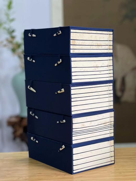  
《欧阳竟无内外学》，欧阳竟无著，线装，五函共31册，23.5*15.5*40cm，铅山连四纸印，上海社会科学院出版社2014年一版一印。定价6980，售价1280，注意品相
  商品图13