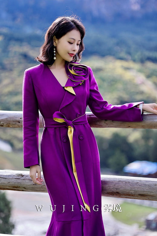 3203036 暮染拂紫 进口亮丝斜纹大衣 雾境 商品图0