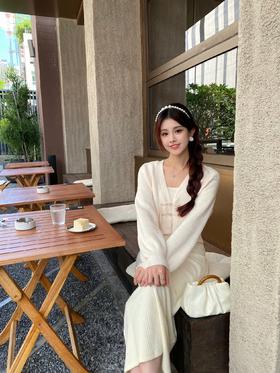 是谁被这条超温柔的针织套裙美住了呢~