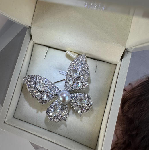 甄珠贝 水钻蝴蝶胸针 akoya真多麻8-9mm 商品图4