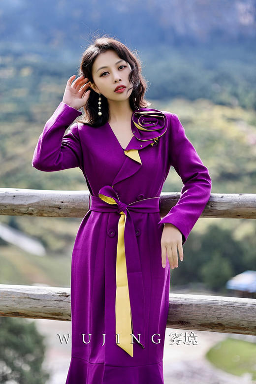 3203036 暮染拂紫 进口亮丝斜纹大衣 雾境 商品图1