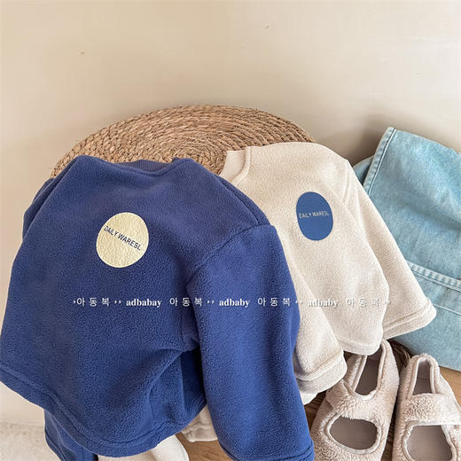 【优质双绒面材料，舒适柔软保暖！】2023童装冬装新款 儿童韩版双绒面长袖卫衣女童男童秋装良好的保暖性能和舒适的触感，设计简约时尚，符合时下流行趋势lm 商品图4