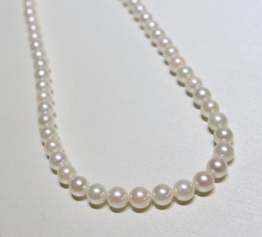 575043 日本akoya小米珠珍珠项链 珠子正圆强光微瑕，可叠戴可单戴，可盐可甜 大小4-4.5mm 超值价💰3380/条 商品图4