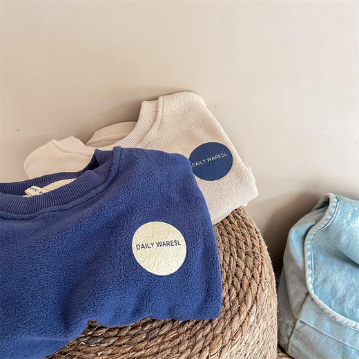 【优质双绒面材料，舒适柔软保暖！】2023童装冬装新款 儿童韩版双绒面长袖卫衣女童男童秋装良好的保暖性能和舒适的触感，设计简约时尚，符合时下流行趋势lm 商品图6