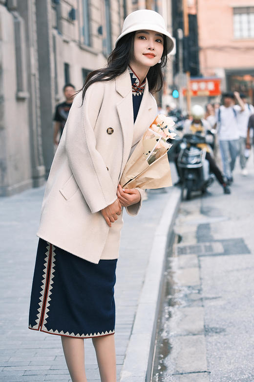 逸红颜明月优选#美拉德大衣『枝白』30%进口骆驼绒+70%澳洲羊毛大衣，轻松穿出松弛感的优雅！ 商品图5