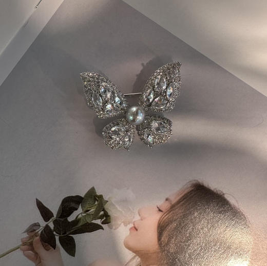 甄珠贝 水钻蝴蝶胸针 akoya真多麻8-9mm 商品图3