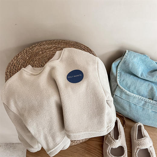 【优质双绒面材料，舒适柔软保暖！】2023童装冬装新款 儿童韩版双绒面长袖卫衣女童男童秋装良好的保暖性能和舒适的触感，设计简约时尚，符合时下流行趋势lm 商品图5