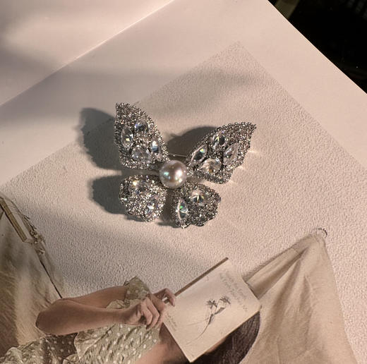 甄珠贝 水钻蝴蝶胸针 akoya真多麻8-9mm 商品图0