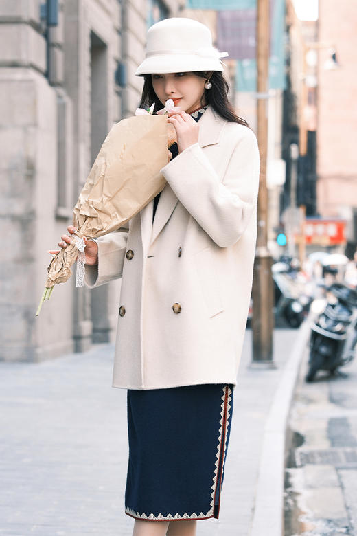 逸红颜明月优选#美拉德大衣『枝白』30%进口骆驼绒+70%澳洲羊毛大衣，轻松穿出松弛感的优雅！ 商品图3