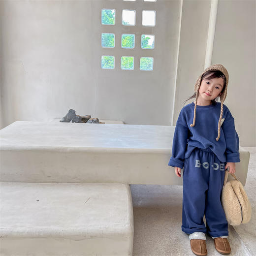 【优质双绒面材料，舒适柔软保暖！】2023童装冬装新款 儿童韩版双绒面长袖卫衣女童男童秋装良好的保暖性能和舒适的触感，设计简约时尚，符合时下流行趋势lm 商品图2