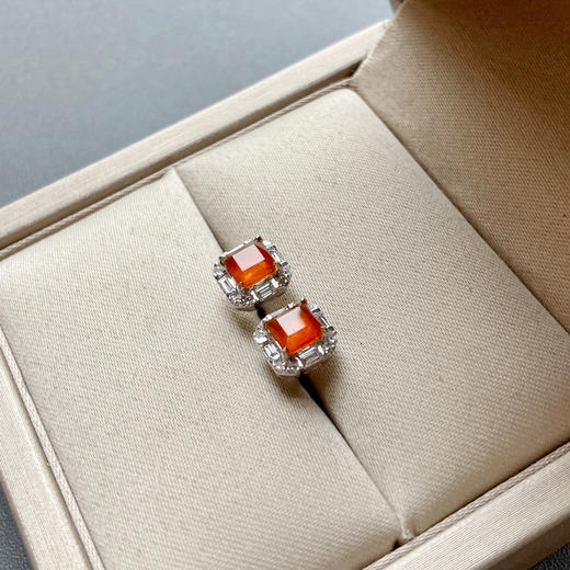 高冰到玻璃种黄翡耳钉18k白金钻石镶嵌 商品图4