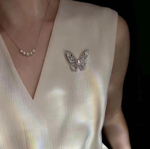甄珠贝 水钻蝴蝶胸针 akoya真多麻8-9mm 商品图5