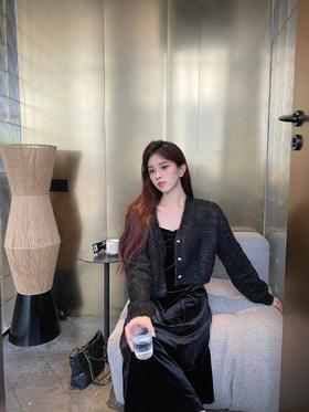 丝绒质感的纯黑裙子，约会穿它超美的！！