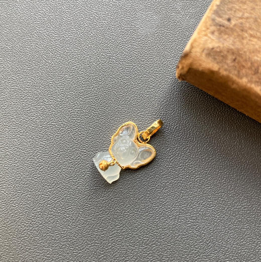 冰种翡翠小狗吊坠18k黄金镶嵌 商品图2