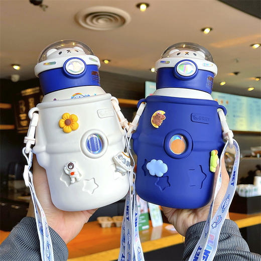 「数款可选！颜值派」秋冬新品保温杯316不锈钢宇航员大容量颜值吸管大肚杯儿童水杯餐饮用具 商品图0