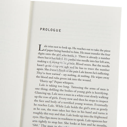 预售 【中商原版】奥斯威辛的刺青师 奥斯维辛的纹身师 英文原版 The Tattooist of Auschwitz Heather Morris 周日泰晤士报畅榜传记 商品图2